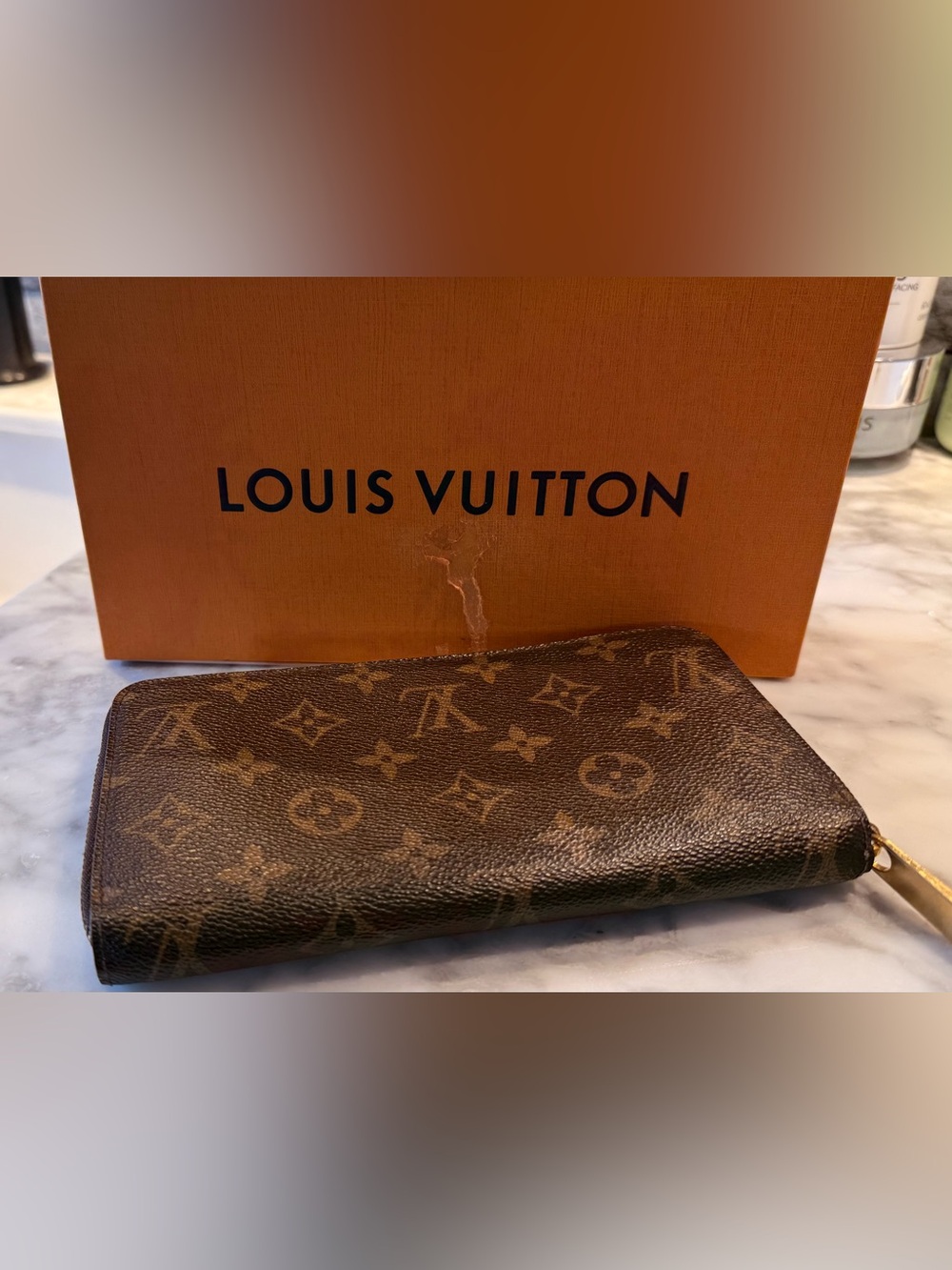 Authentic Louis Vuitton Zippy Wallet! - Picture 2 of 15